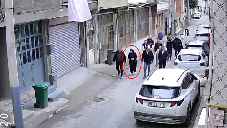  Keşif yerinde çöp kutularını tek tek gösterdi