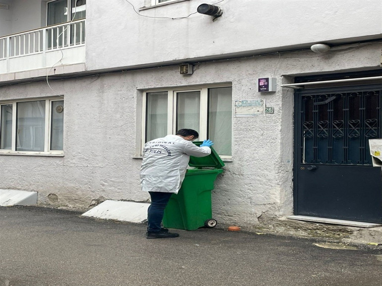 Keşif yerinde çöp kutularını tek tek gösterdi