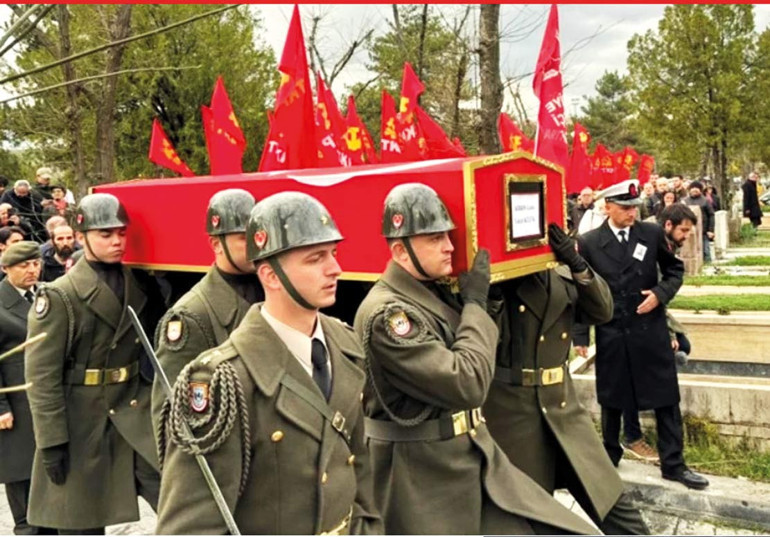 Askeri törenle uğurlandı
