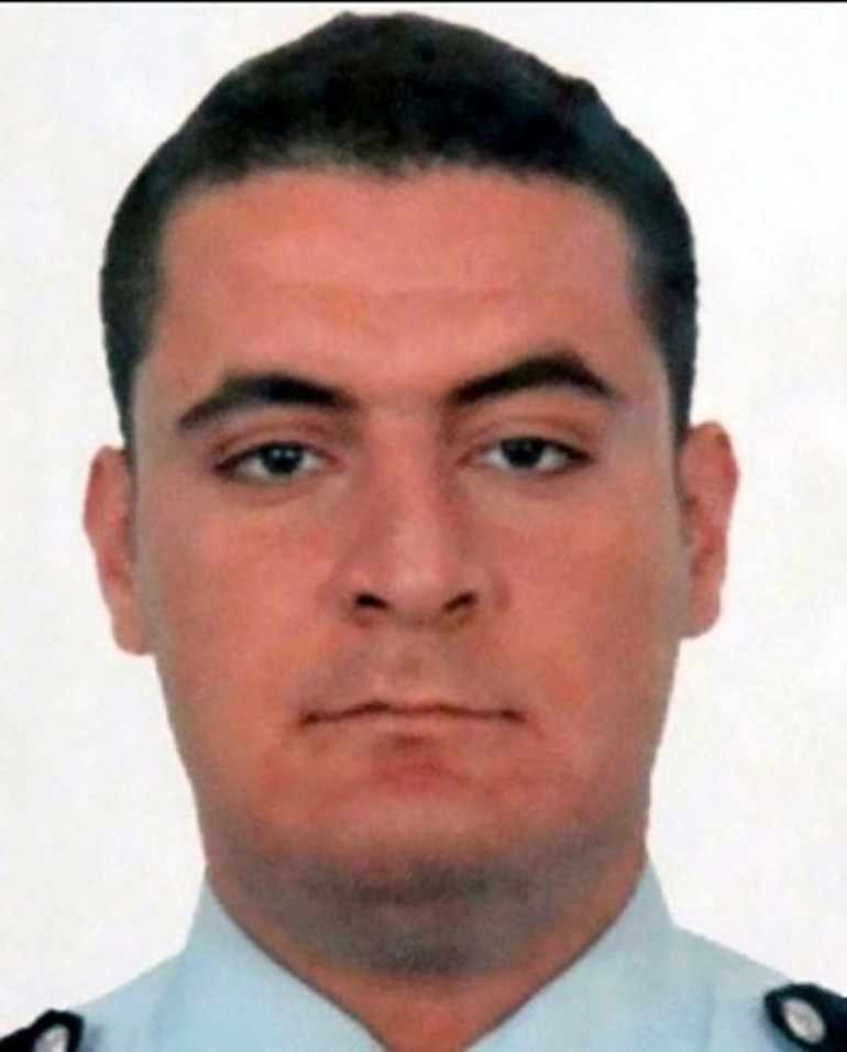 Şehidin mezarındaki plaket görenleri duygulandırdı