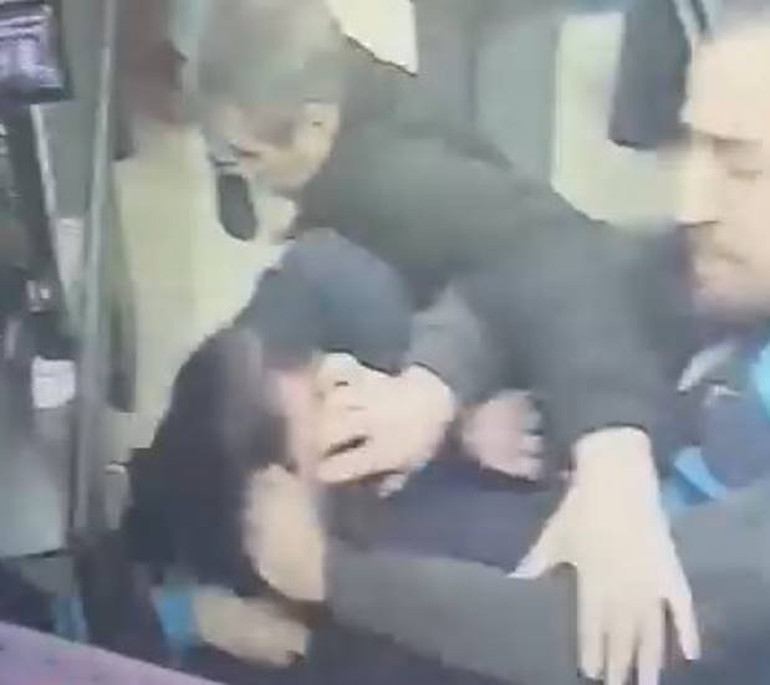  Kasiyeri saçından tutup kafasını kasaya vurdu