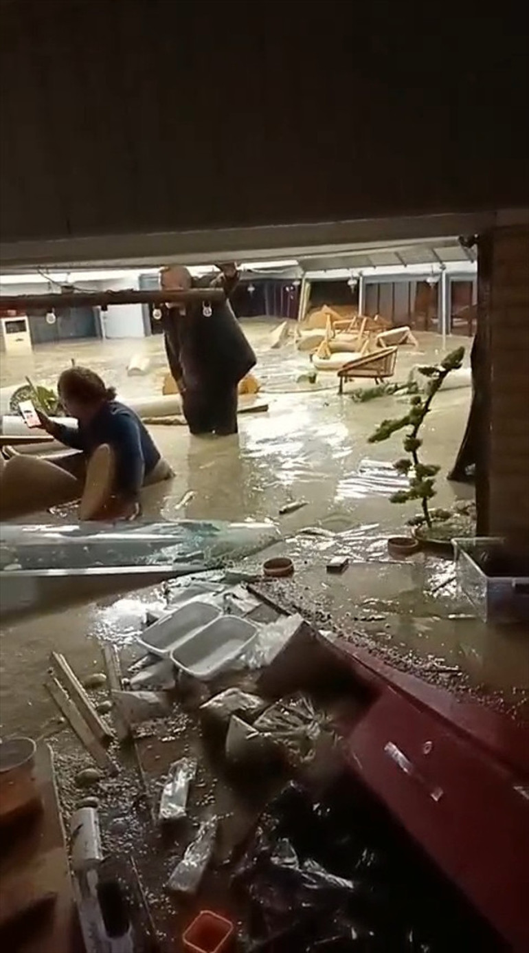 Osmaniyede sele kapılan araçtaki 2 kişi hayatını kaybetmişti Dehşetin ilk anları kamerada