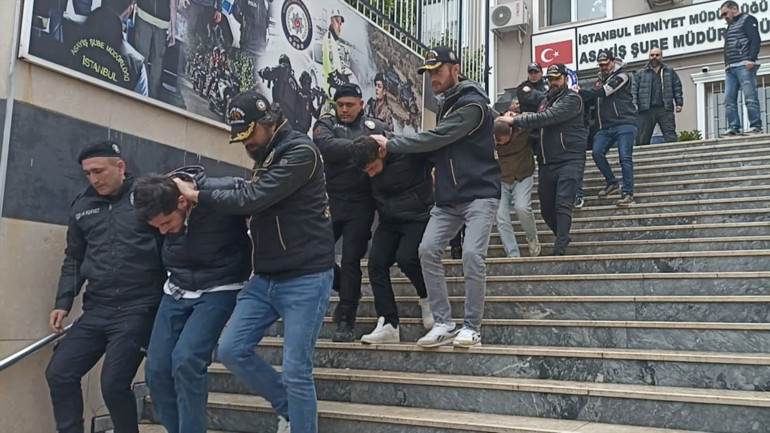 Beşiktaşta 18 aracı benzin döküp yakmışlardı Şüphelinin kırdığı telefonu tamir edildi, örgüt bağlantıları ortaya çıktı