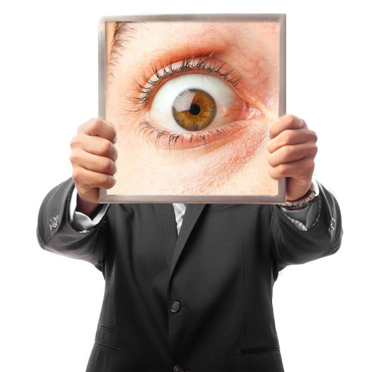 Retina hastalıklarında vitreoretinal cerrahi (vitrektomi)