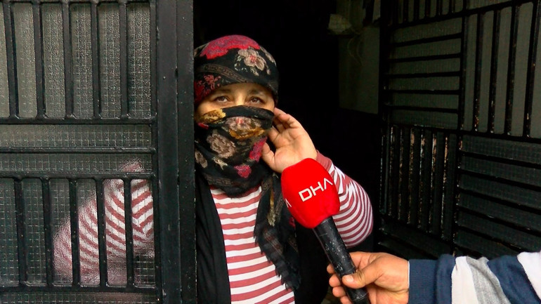 Sultangazide sokak ortasında dehşet Zihinsel engelli genç ile annesi sopalarla darbedildi... Beni istemiyorlar