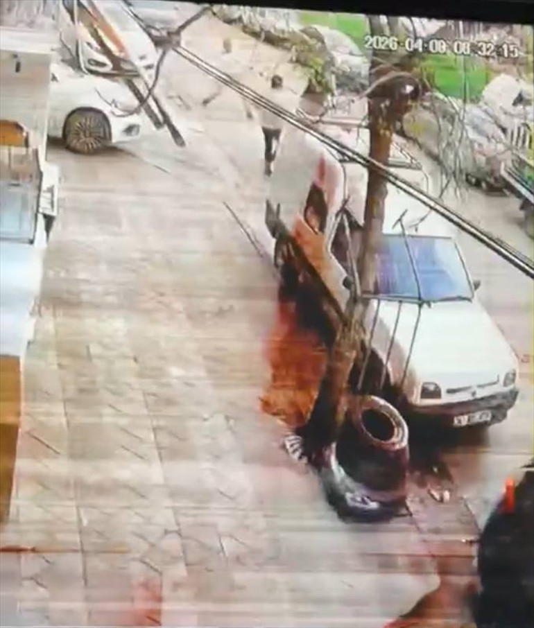 Sultangazide sokak ortasında dehşet Zihinsel engelli genç ile annesi sopalarla darbedildi... Beni istemiyorlar