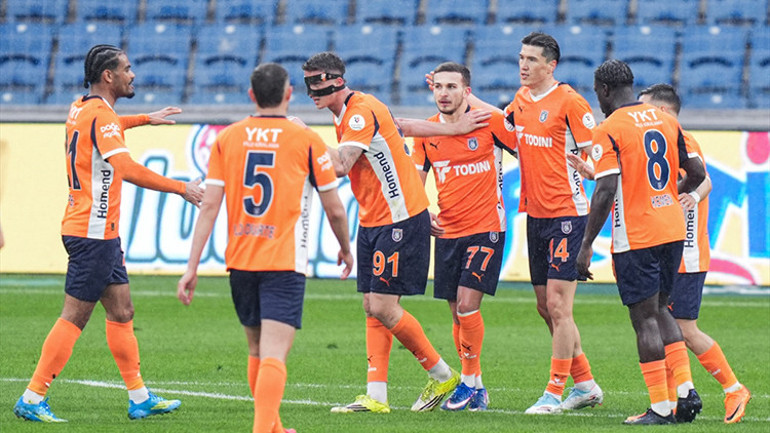 Shomurodov 5 maç sonra fileleri havalandırdı