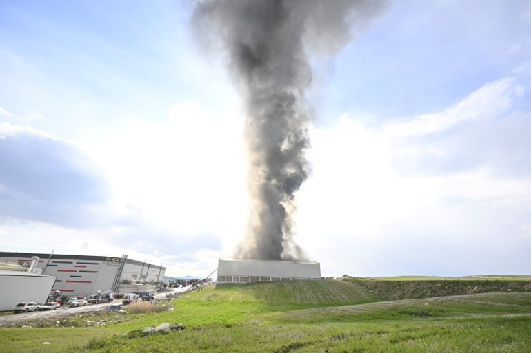 Ankarada depo yangını Ekipler sevk edildi