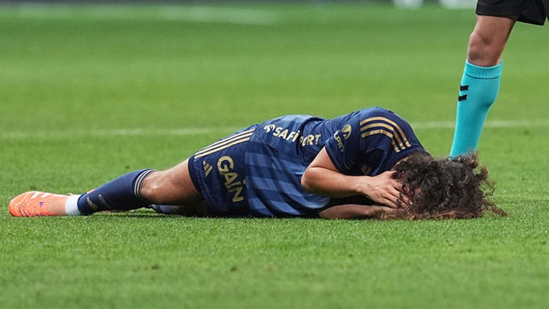 Fenerbahçeden Kayseride kırmızı kart tepkisi Edersonun kaşı açıldı...