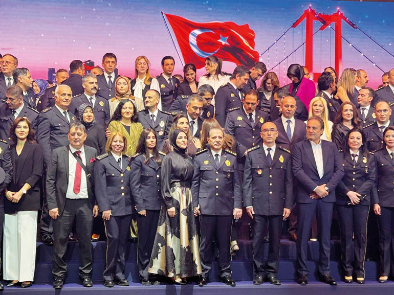 181. kuruluş yıldönümünde Türk polisinin üniforma mazisi