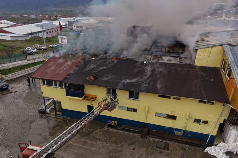 Dumanlar gökyüzünü kapladı