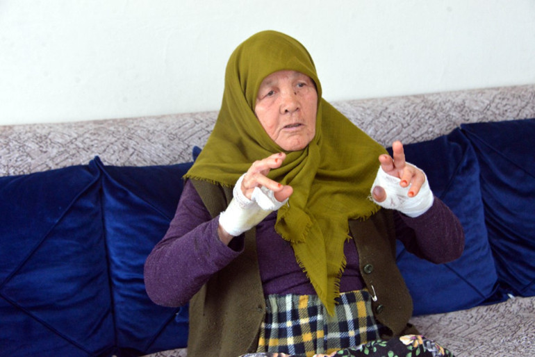  Annem paket gönderdi deyip evine girdi, bıçak zoruyla altınlarını çaldı