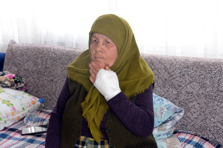  Annem paket gönderdi deyip evine girdi, bıçak zoruyla altınlarını çaldı