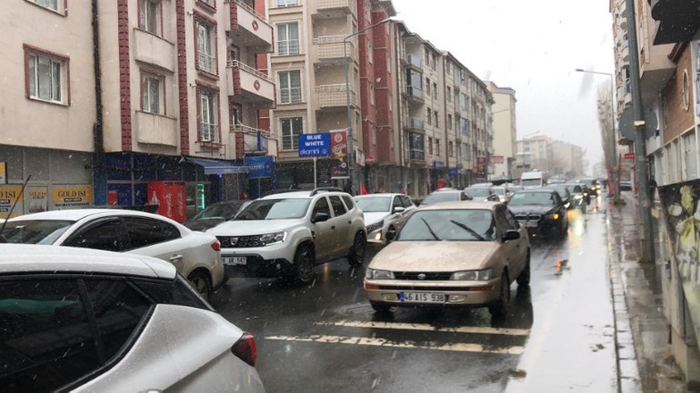 İrana destek için konvoy oluşturup kentte tur attılar