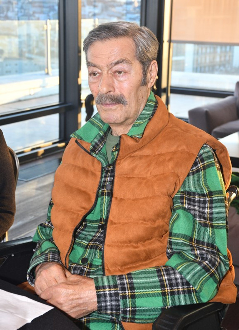 Kadir İnanır tedavi sonrası ayağa kalktı