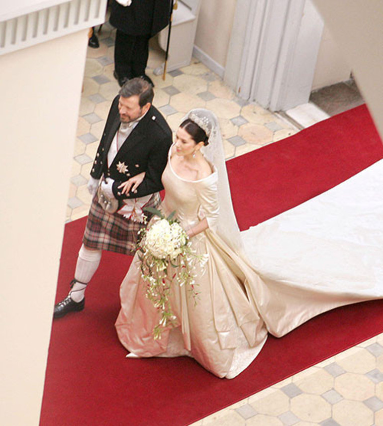  Benim babam öldü, kalbim acıyor