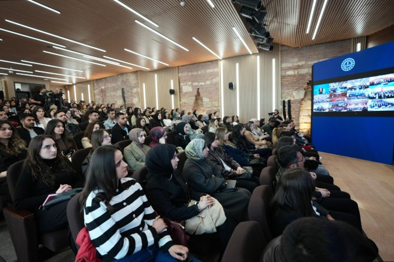  7 ilde 12 merkezde başladı | Milli Eğitim Akademisindeki ilk dersi Bakan Tekin verdi... Öğretmenler bu merkezlerde yetişecek