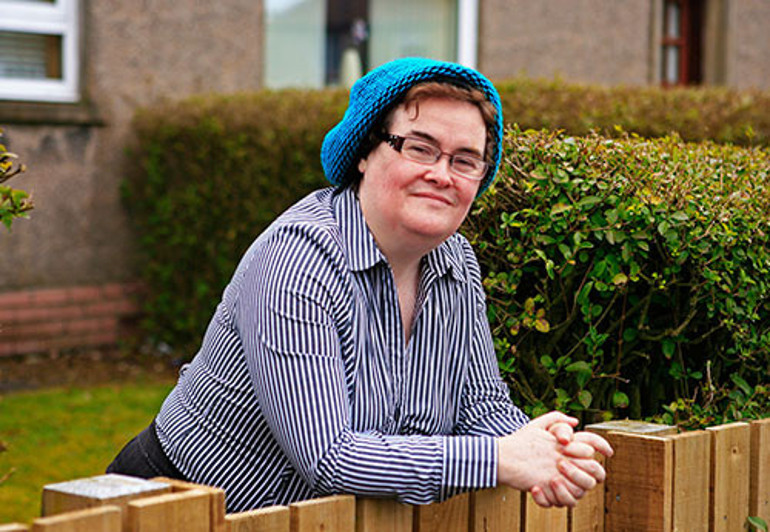  Paraları kasaya sakladı, en ucuzundan iki odalı ev aldı