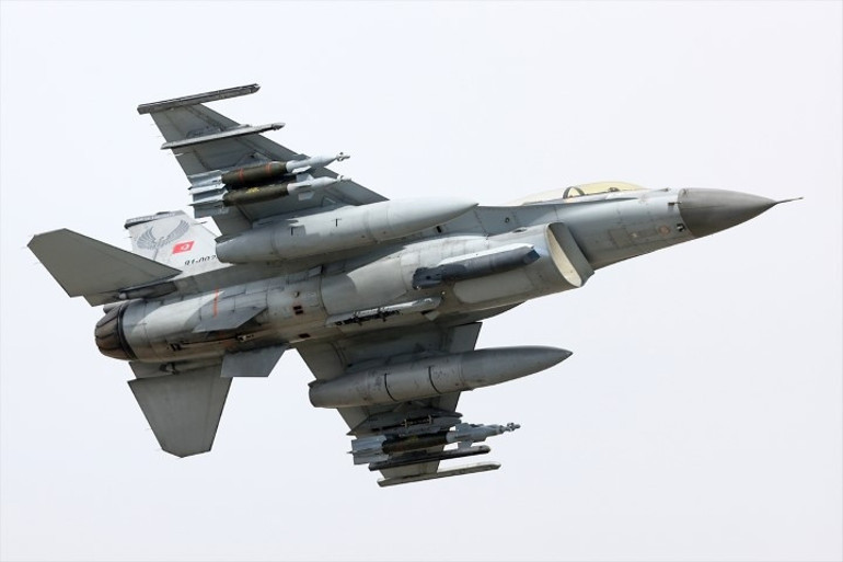 Konyada nefes kesen anlar F-16lar hedefleri tam isabetle vurdu, kurtarma timi indi... Anadolu Ankası Tatbikatında gerçeği aratmayan görüntüler