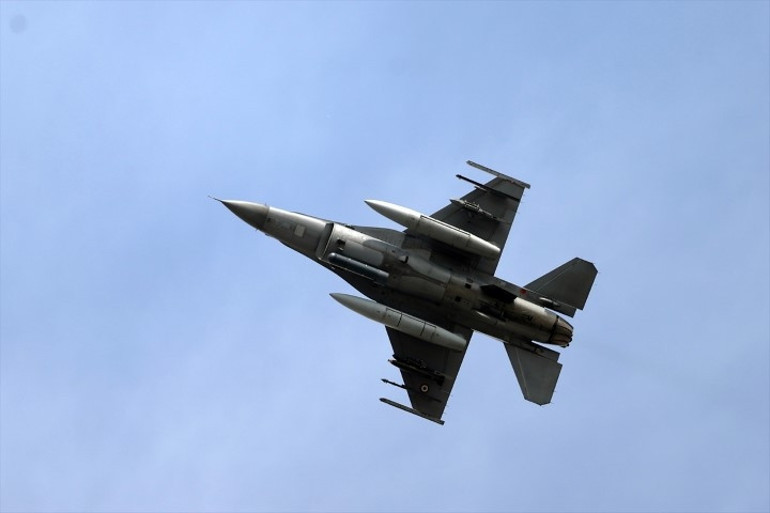 Konyada nefes kesen anlar F-16lar hedefleri tam isabetle vurdu, kurtarma timi indi... Anadolu Ankası Tatbikatında gerçeği aratmayan görüntüler