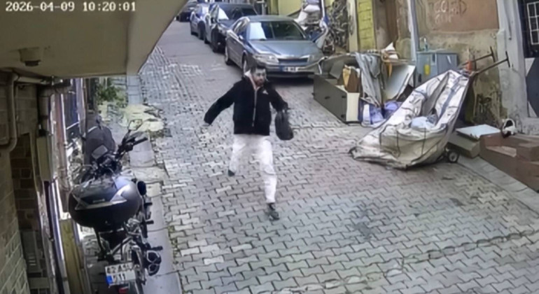 Bu ne cesaret: İstanbulda güpegündüz yaşandı | Bir vatandaş fark edince arkasından bağırdı