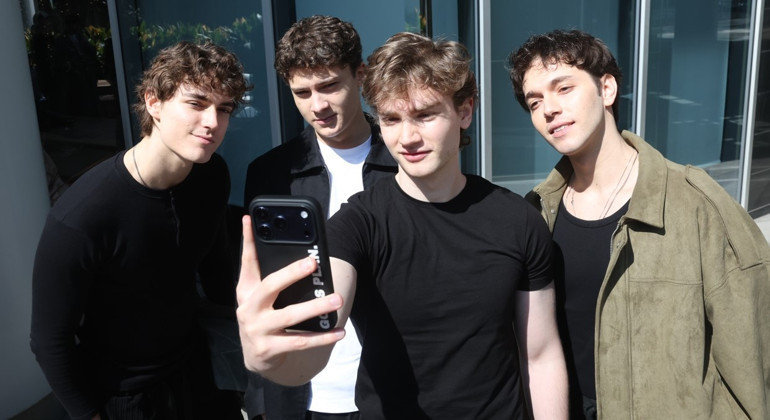 Daha On Yedinin gençlerinden ilk selfieler