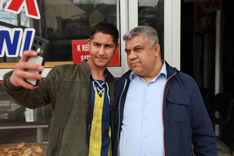  Mahallede gören bir kez daha bakıyor Çevredekilerin hoşuna gidiyor