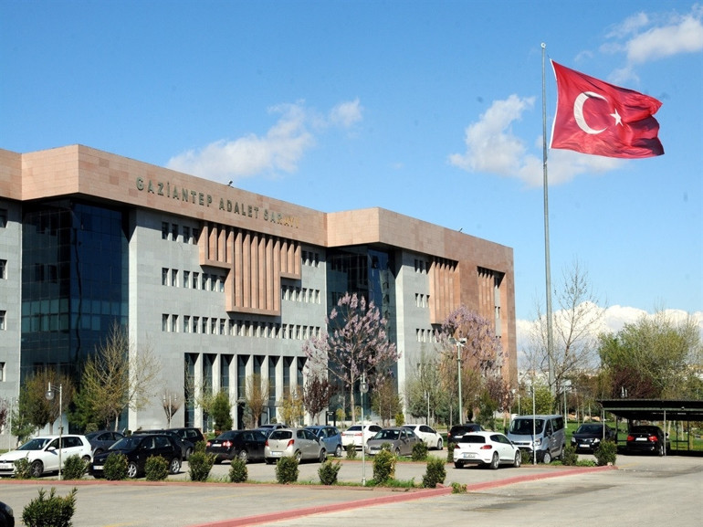 Eşini feci şekilde darp etmişti... Savcıdan Kaldırım taşı silah sayılsın talebi