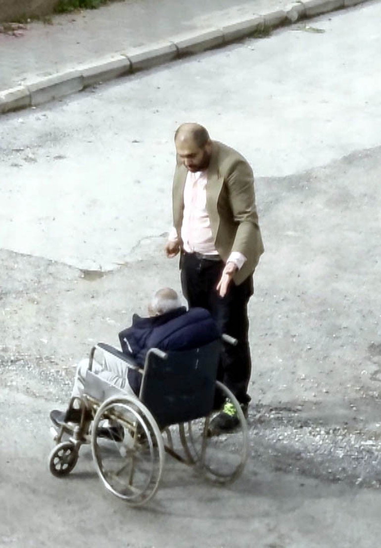 Tekme tokat dövdüler