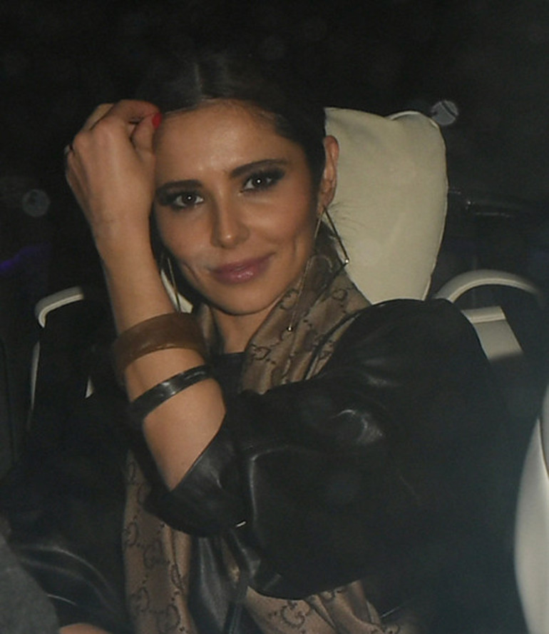 Ünlü şarkıcı servetinin keyfini sürüyor... Ağabeyi sokaklarda dileniyor İki kardeş, iki farklı hayat