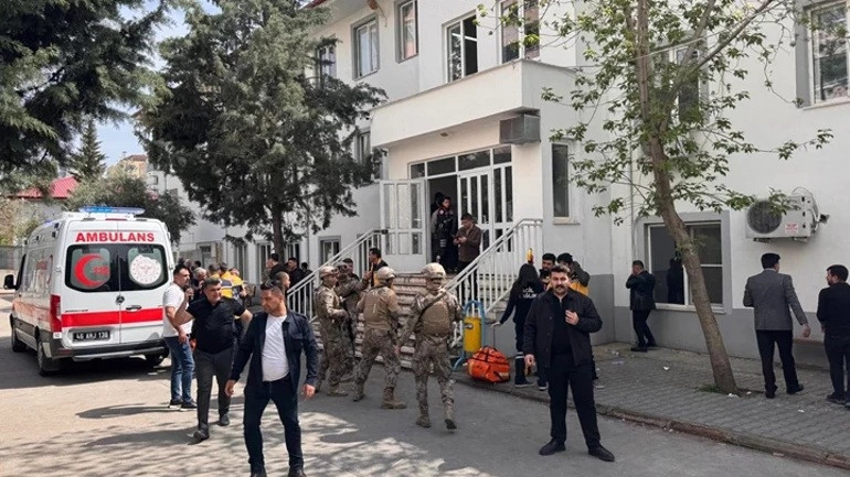 İnternette silah pazarı, evde baba silahı: Bunlar çocukların eline nasıl geçiyor Saldırılar birbirini mi tetikledi