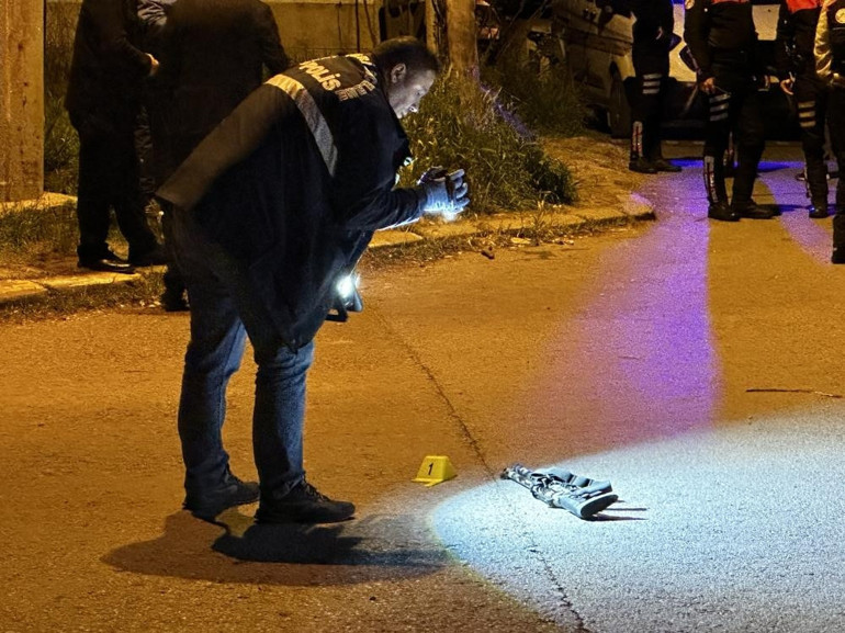Sakaryada korku dolu dakikalar... Polisle 3 sokak boyunca çatıştı