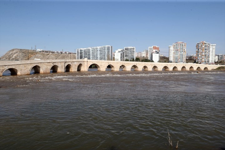 Türkiyenin en uzun nehrinde sevindiren görüntü: 10 yıl sonra en yüksek seviyede