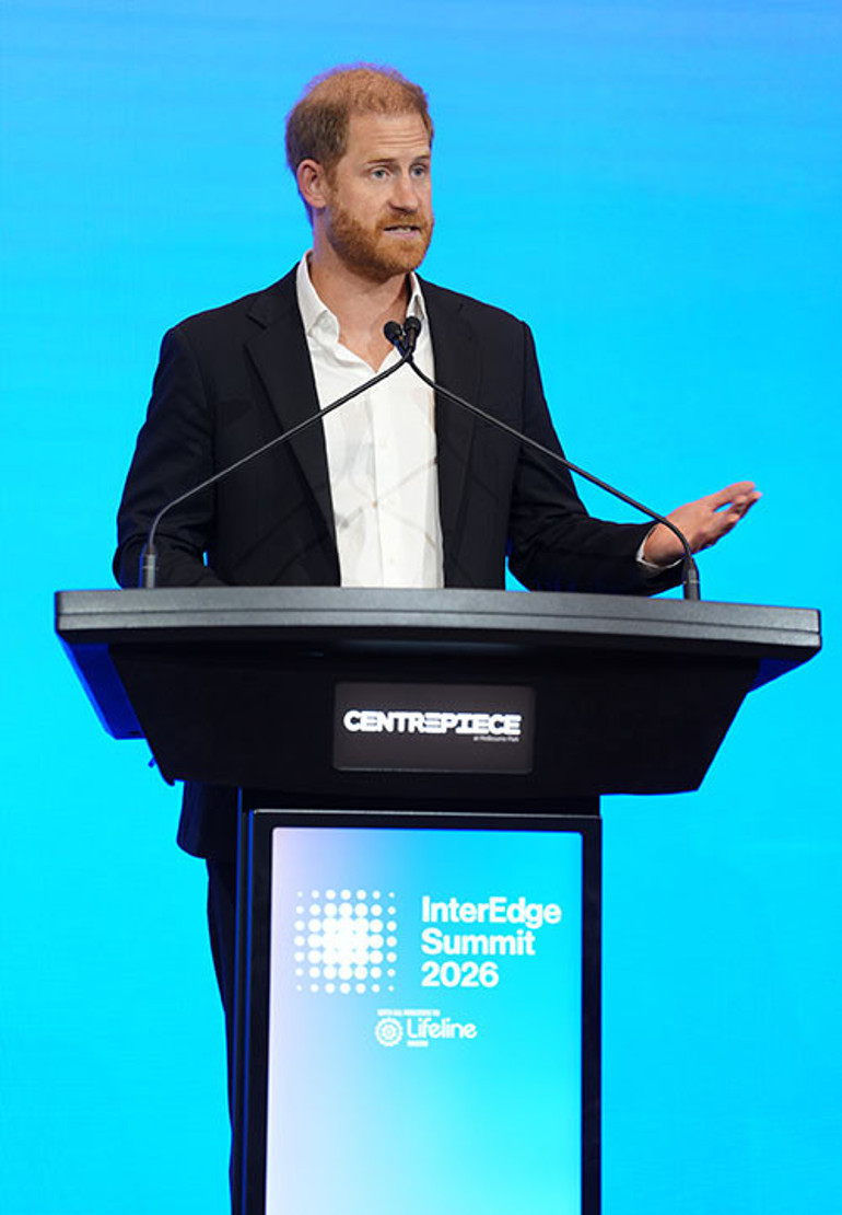 Dert anlatmak için fırsat kollamışlar... Biri sustu, biri konuştu... Eteklerindeki taşları döktüler