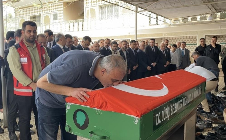 Kahramanmaraşta okul saldırısı: Hayatını kaybedenler son yolculuğuna uğurlandı | Ayla öğretmenin eşinden yürek burkan sözler
