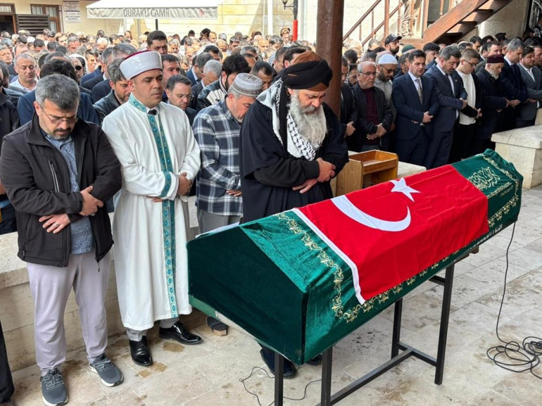 Kahramanmaraşta okul saldırısı: Hayatını kaybedenler son yolculuğuna uğurlandı | Ayla öğretmenin eşinden yürek burkan sözler