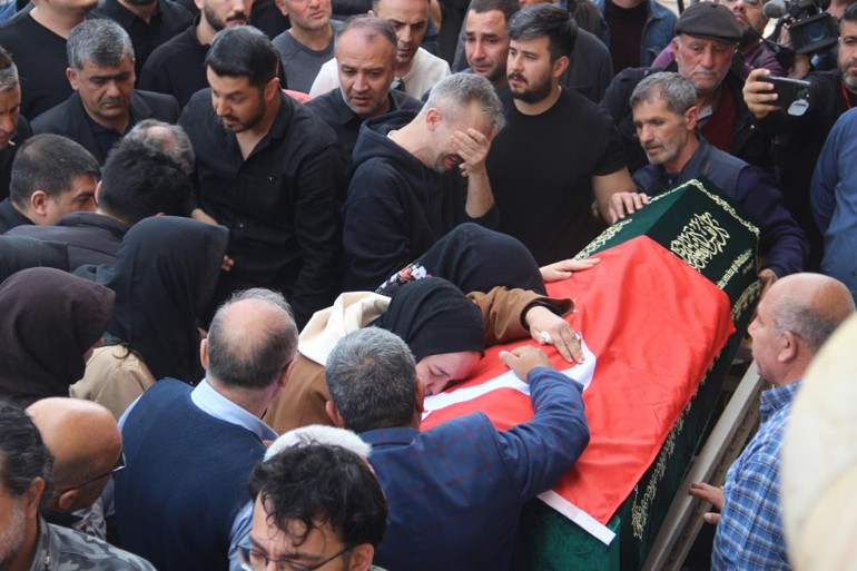Kahramanmaraşta okul saldırısı: Hayatını kaybedenler son yolculuğuna uğurlandı | Ayla öğretmenin eşinden yürek burkan sözler