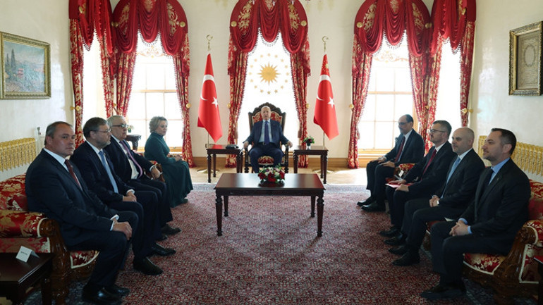 Cumhurbaşkanı Erdoğandan Dolmabahçe Ofisinde diplomasi trafiği