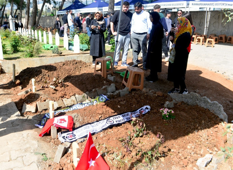 Kahramanmaraşta okul saldırısı: Hayatını kaybedenler son yolculuğuna uğurlandı | Ayla öğretmenin eşinden yürek burkan sözler