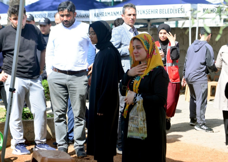 Kahramanmaraşta okul saldırısı: Hayatını kaybedenler son yolculuğuna uğurlandı | Ayla öğretmenin eşinden yürek burkan sözler