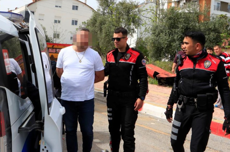 Dut ihtarına uymayan sürücü 15 kilometrelik kovalamaca sonunda yakalandı