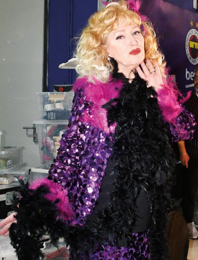 9 bin seyirciyle perde açtı