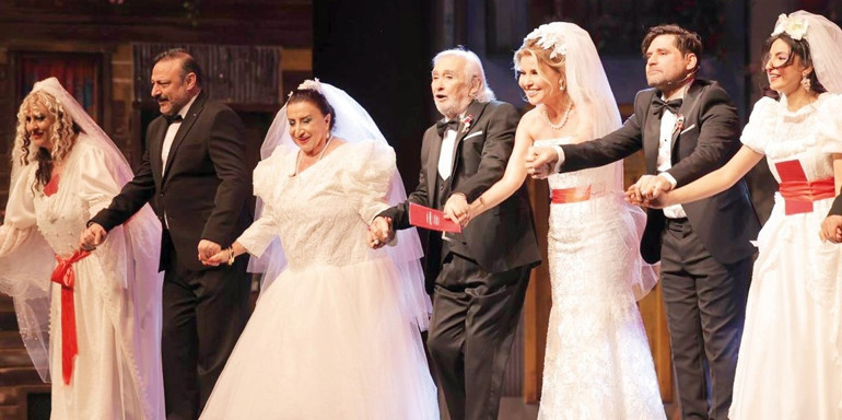 9 bin seyirciyle perde açtı