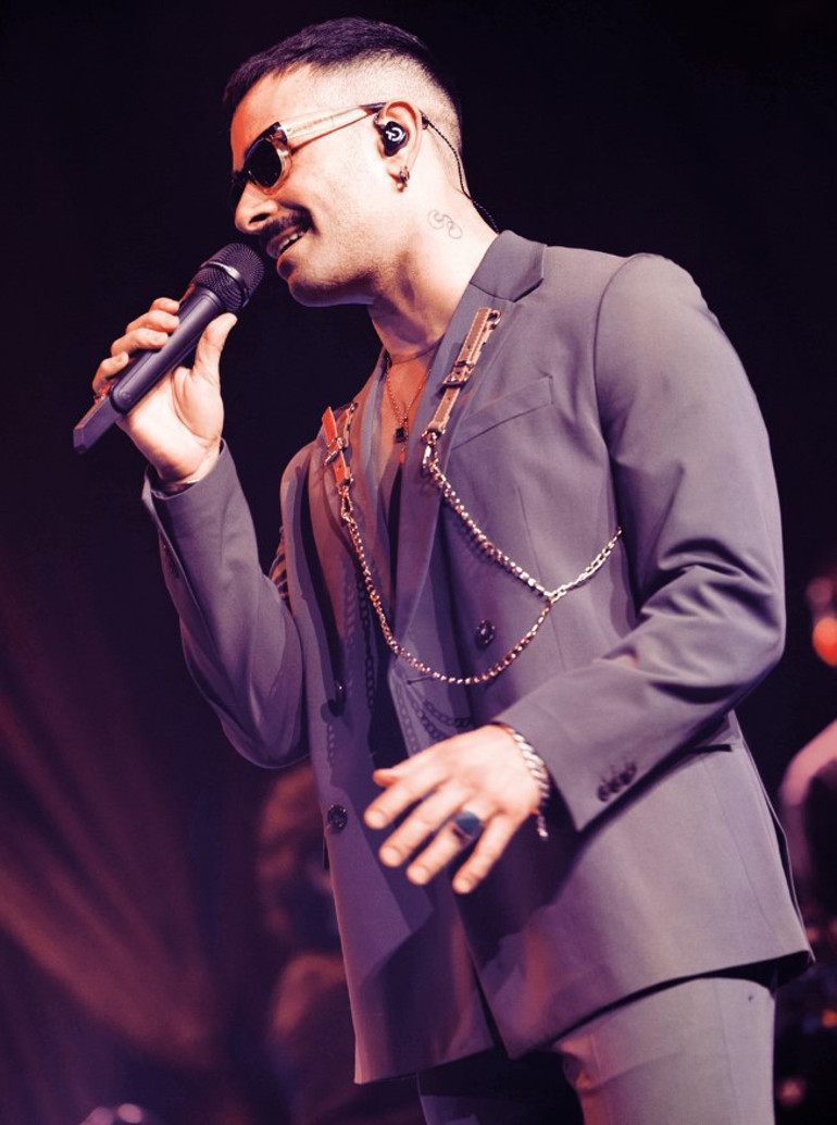  Sanatçı istediği gibi giyinir