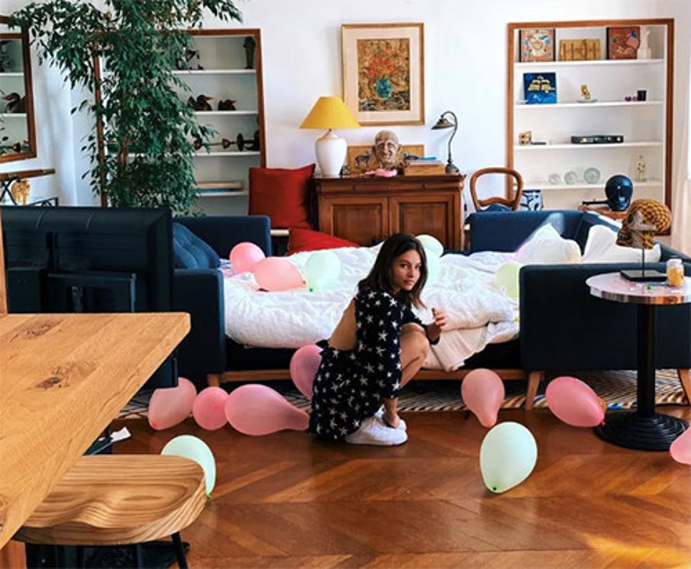 Küçükken çalışmaktan çocukluğunu yaşayamamıştı.... İki şirket batırdı ama şiir gibi güzelliği sayesinde şimdi 25 yaşında milyonlarla oynuyor