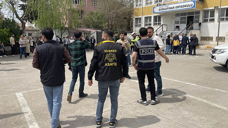 Son dakika... Şanlıurfa Siverekte müdür yardımcısına bıçaklı saldırı girişimi