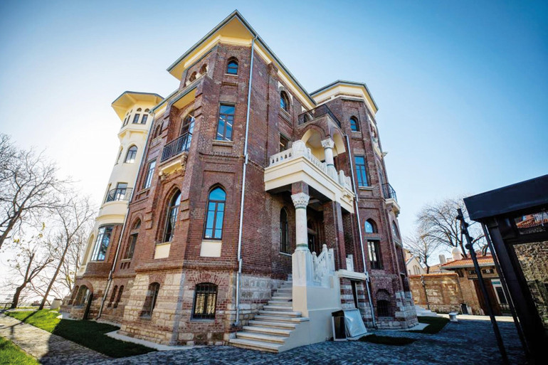 Manzarası da sanatı kadar etkileyici