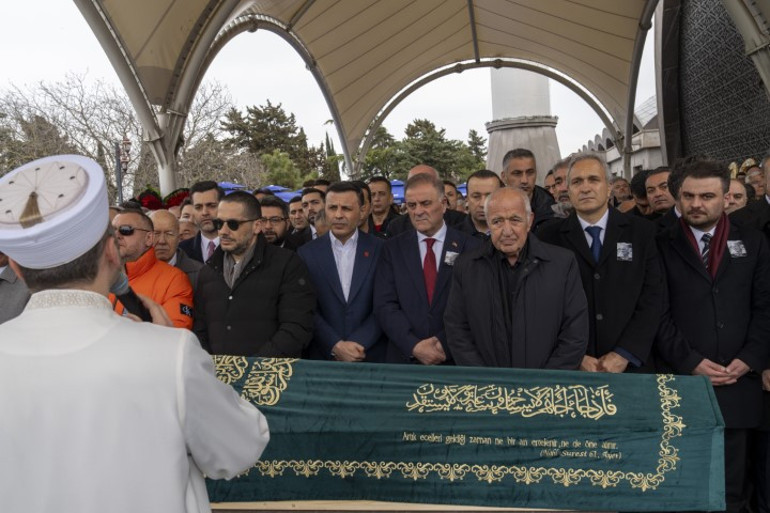  Babası son yolculuğuna uğurlandı