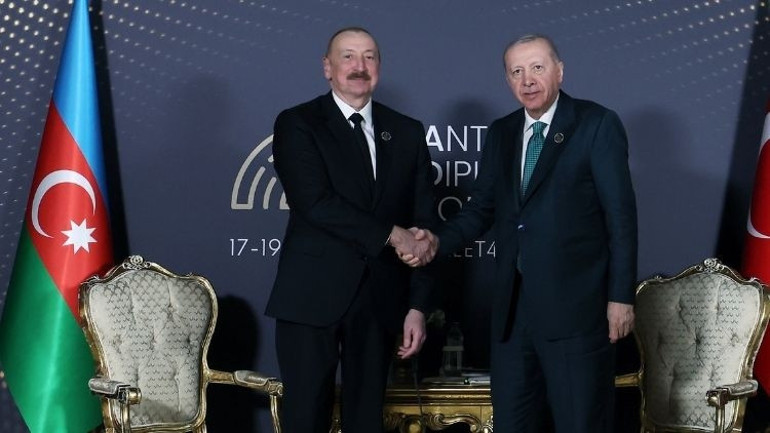 Cumhurbaşkanı Erdoğandan Antalyada diplomasi trafiği