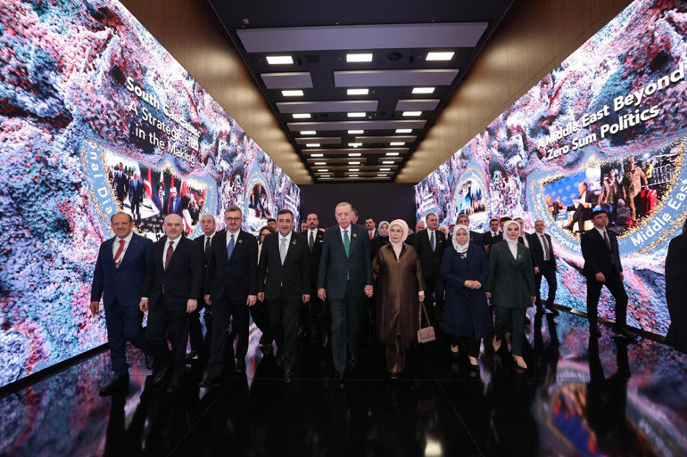 Diplomasinin kalbi Antalyada atıyor Cumhurbaşkanı Erdoğandan kritik görüşmeler